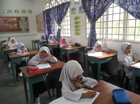 Soalan peperiksaan percubaan 1 dan 2(a) kertas bahasa melayu 2, mrsm 2019. Sekolah Agama Sungai Tiram: Selamat menduduki Peperiksaan ...