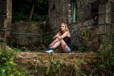 Urban Portrait Shoot In An Abandoned Mill Fotoshoot Belgi Duitsland