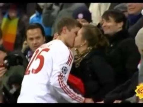 Thomas müller scored his first bundesliga goal in dortmund one day before his 20th birthday. Thomas und Lisa Müller - YouTube