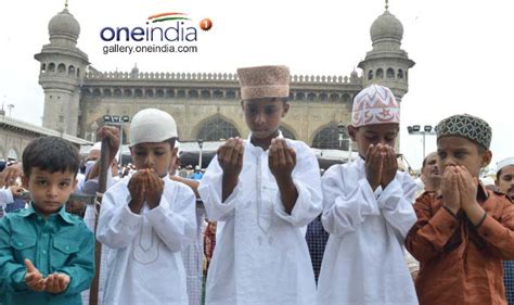Muslims Offer Prayers On The Occasion Of Ramzan In Hyderabad Photos Hd