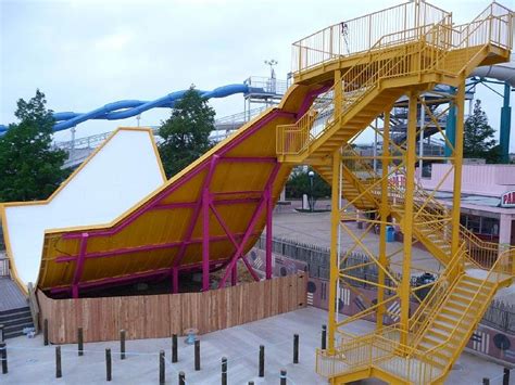 From thrilling water slides to play areas for the kids, six flags hurricane harbor la has something for everyone. Hurricane Harbor ride by Davis-Latham