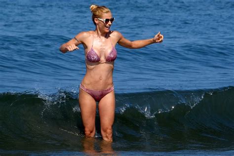 Picture Michelle Hunziker Spends The Day On The Beach