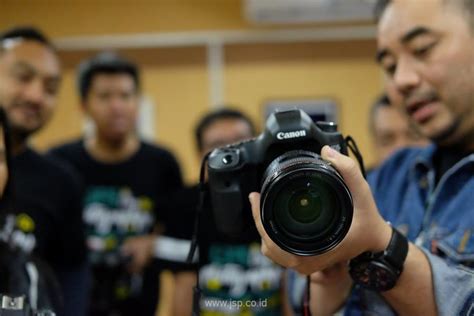 Saya sarankan beli canon mirorless m3 atau m10 atau m50. 5 Kamera DSLR Terbaik Untuk Videografi - JSP - Jakarta ...