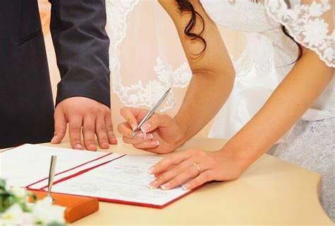 Similitudes entre matrimonio y pareja de hecho - Agote Abogados