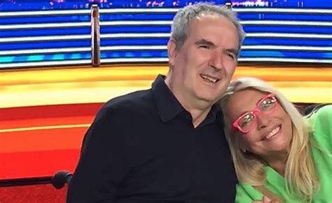 Born in foligno, sposini started his career as a journalist for the newspaper paese sera, then in 1978 he. Lamberto Sposini di nuovo in ospedale: ecco che cosa è ...
