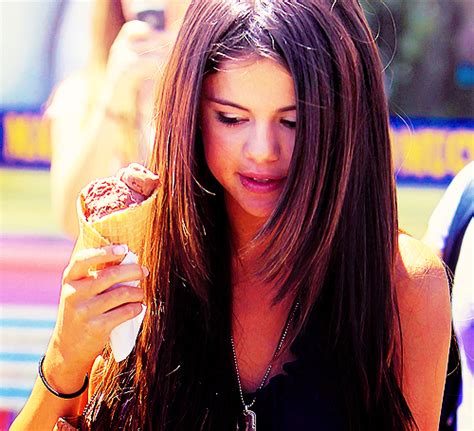 Post A Picture Of Selena With Butterflies Selena Gomez Answers Fanpop