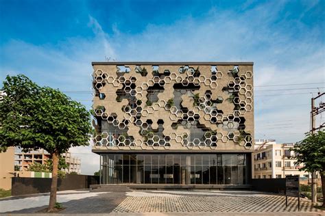 10 Examples Of Innovative Facade Design Solutions Rtf Rethinking