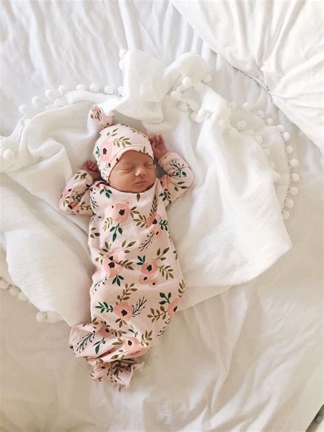 Best Outfit To Bring Newborn Home In Photos Cantik