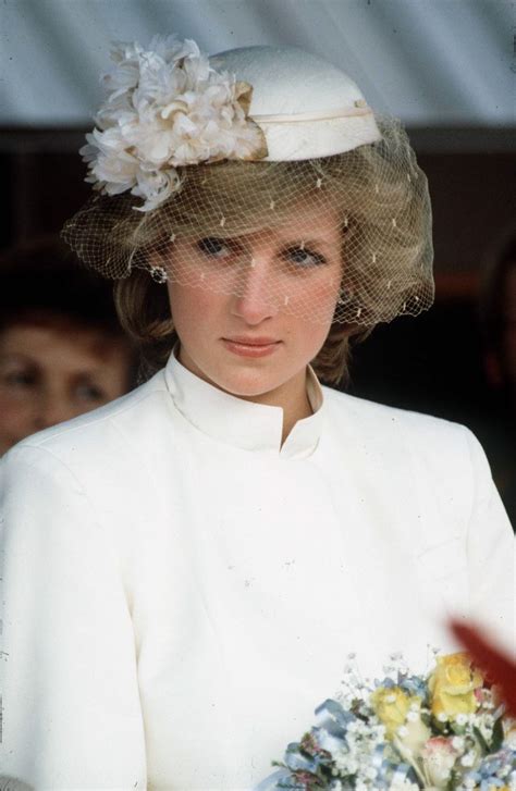 Princess Dianas Best Fashion Moments Princess Dis Style Timeline
