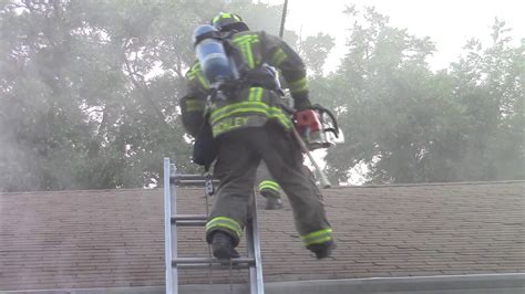 Vertical Ventilation Firefighting On North Avenue Structure Fire Youtube