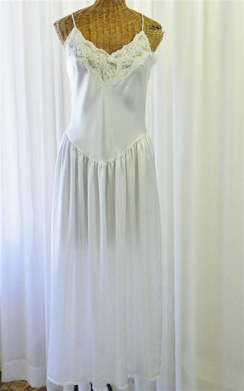 Paula Carbon Designer White Peignoir Set Pearls Sequined Size Medium Deadstock Unworn By Voila