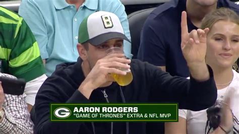 Aaron Rodgers Got Completely Embarrassed By David Bakhtiari In Beer Chugging Contest At Bucks