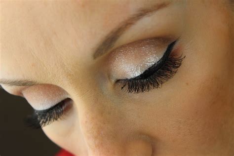 Glamorous And Sparkly Eye Makeup Tutorial Using Mac Reflects Pearl