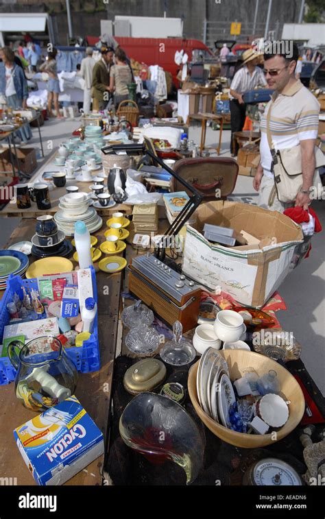 Second Hand Goods Junk Household Items E Ornaments And Junk For Sale At