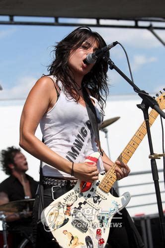 Läs mer om sport och nyheter på expressen.se. Hottest metal chick! | Page 22 | TalkBass.com