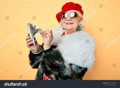 Rich Granny Bilder Stockfotos Und Vektorgrafiken Shutterstock