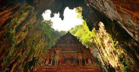 Kuala lumpur has a lot to offer. Kuala Lumpur: Private Stadtrundfahrt und Batu Caves ...
