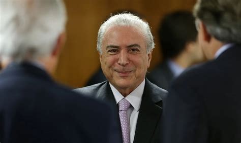 Movimentos Sociais E Oposição Entregam Pedido De Destituição Do Presidente Temer Sic Notícias