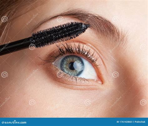 Woman Applying Mascara Stock Photo Image Of Close Eyelashes 176142860