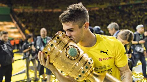 Bvb wobbling at the back. Dfb Pokal Trophy - 126 108 Dfb Pokal Photos And Premium ...