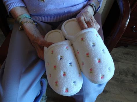 Finding gift ideas for my grandma is so hard this is such a helpful post i ve got years worth of gift idea nursing home gifts nursing home elderly activities. 10 Gift Ideas for Nursing Home Residents | WeHaveKids