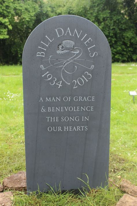 A Tasteful List Of Headstone Epitaphs In 2020 Grave Headstones