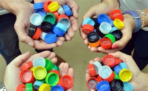 En Yumbel buscan juntar 10 mil tapas plásticas para crear mural
