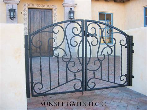 Courtyard Gate 537 Sunset Gates