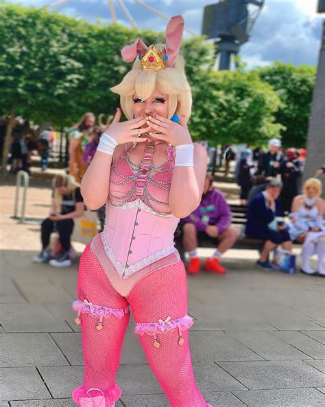 [self] princess peach space bimbo r cosplaygirls