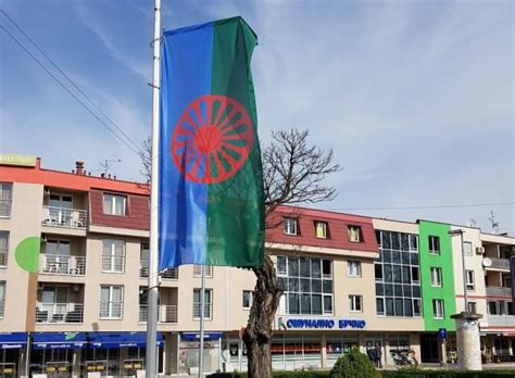 Romske Zastave Ispred Objekata Jp Komunalno Br Ko Rnu Radio Br Ko
