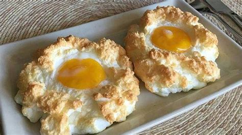 Puedes cocinarlos en una olla grande y luego cortarlos o puedes hornearlos en un molde para muffins. Alimentación: La forma de cocinar los huevos que los hace ...