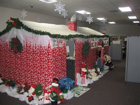 10 Attractive Office Cubicle Christmas Decorating Ideas 2023