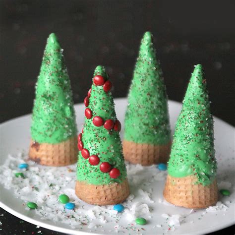 Find dozens of easy kids' christmas craft projects from martha stewart. 25 adorable Christmas treats to make with your kids - It's Always Autumn