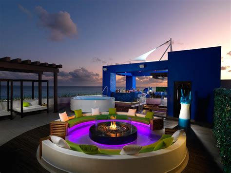 Resorts With The Sexiest Fire Pits Outdoor Spaces Patio Ideas Decks And Gardens Hgtv