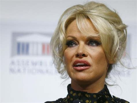 Pamela Anderson Wants To Be A Professional Erotica Writer Now