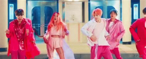 Bts (boy with luv) feat. Bts Boy With Luv GIF - Bts BoyWithLuv Halsey - Discover ...