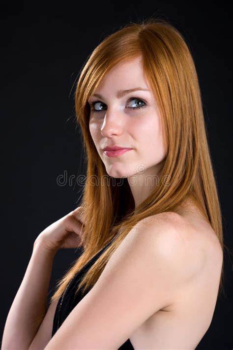 Retrato Sexy Da Mulher Do Redhead Imagem De Stock Imagem De Sardas