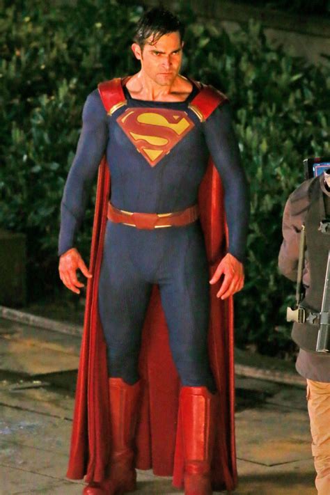 Supergirl スーパーガール Vs スーパーマン 、メリッサ・ブノワのカーラがビショ濡れになりながら、マン・オブ・スティールを相手の死闘に挑んだtvシリーズ「スーパーガール」の