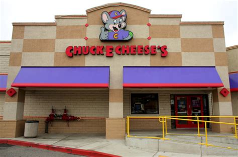 Exclusive Restaurant Chain Chuck E Cheese Prepares Ipo Sources