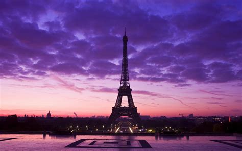 壁纸 埃菲尔铁塔，紫色的天空，云彩，夜晚，城市，法国 2560x1600 Hd 高清壁纸 图片 照片