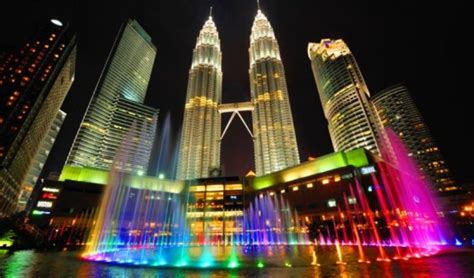 Kalau di malaysia ada klcc dan kl tower, ikon. Tempat menarik di Kuala Lumpur 2019! Rugi kalau tak pergi ...