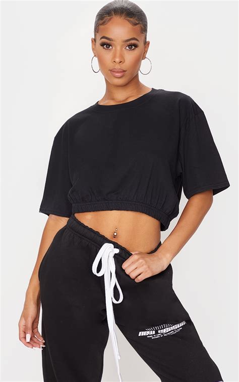 black cropped t shirt tops prettylittlething aus