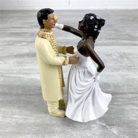 Couple De Mari S Noire Et Hindouiste En R Sine Bouquet Dans La Main Cm Figurines Pi Ce
