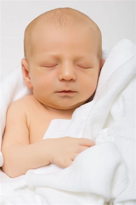 Penyakit kuning pada bayi atau jaundice pada bayi yang baru lahir boleh dikatakan biasa tapi menjadi luar biasa apabila kuningnya tidak hilang melebihi 10 hari.bagi pertama kali yang bergelar ibu bapa,situasi ini menjadikan si ibu dan bapa bimbang terhadap kesihatan permata hati. Kuning Yang Tinggi Boleh Menyebabkan Kecacatan Otak Dan ...