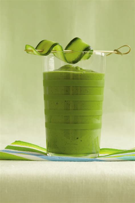 Two months later and my content calendar finally had an opening to share this. Green Goddess Smoothie | Green goddess smoothie, Low ...