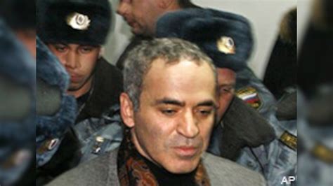Chess Legend Kasparov Beaten By Cops Detained