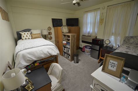 101 custom primary bedroom design ideas (photos). We love this unique set-up in Jackson Hall in the Pentagon ...