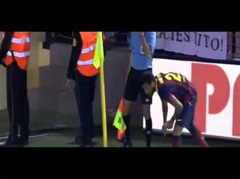 Full Dani Alves Eats Banana Thrown By Fan During Barcelonas Win At Villarreal Youtube