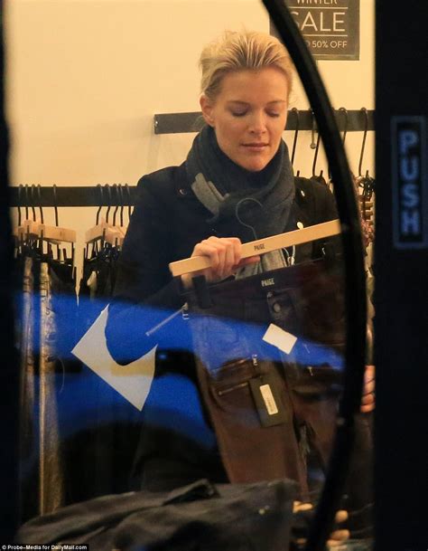 Nbc Host Megyn Kelly Indulges In Retail Therapy Daily Mail Online