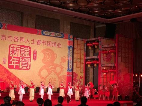 Provided to youtube by believe sas 大家来拜年 · 小甜甜 大家来拜年 ℗ zestbase music released on: "金猴来报到，红花添喜乐"——"小红花"参加2016年南京市各界人士春节团拜会演出-南京市艺术小学（南京小红花艺术团）